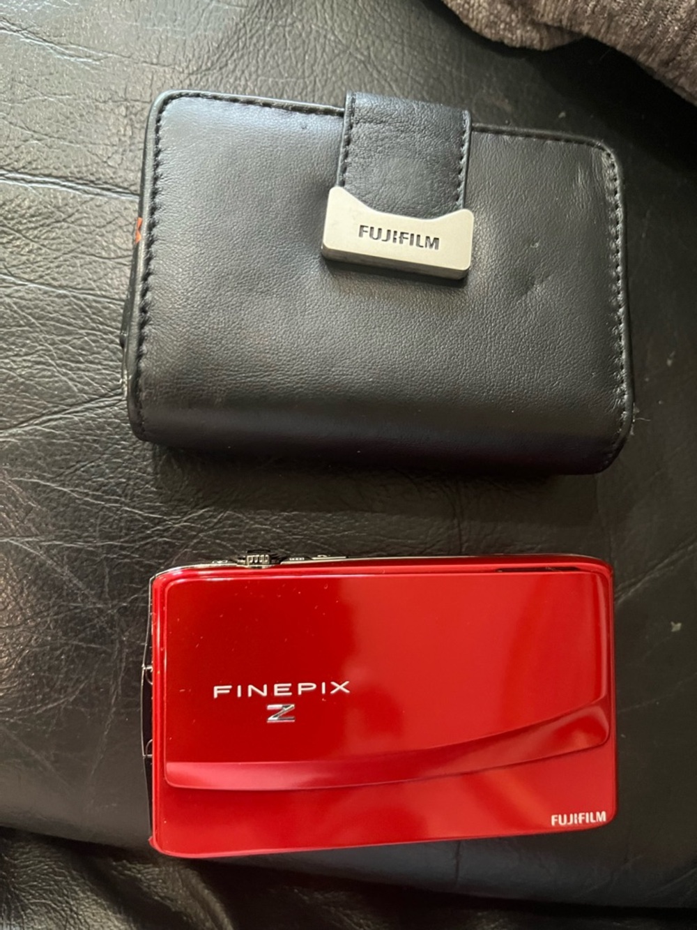 Fujifilm FinePix Z Compact Digital Camera - Red. - Picture 2 of 7
